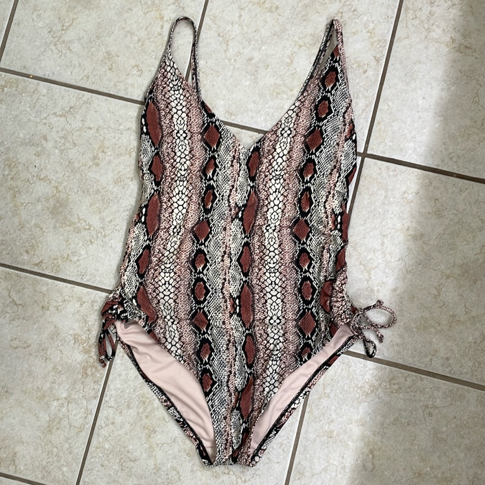 Kona Sol Women’s Large Bathing Suit - EUC!